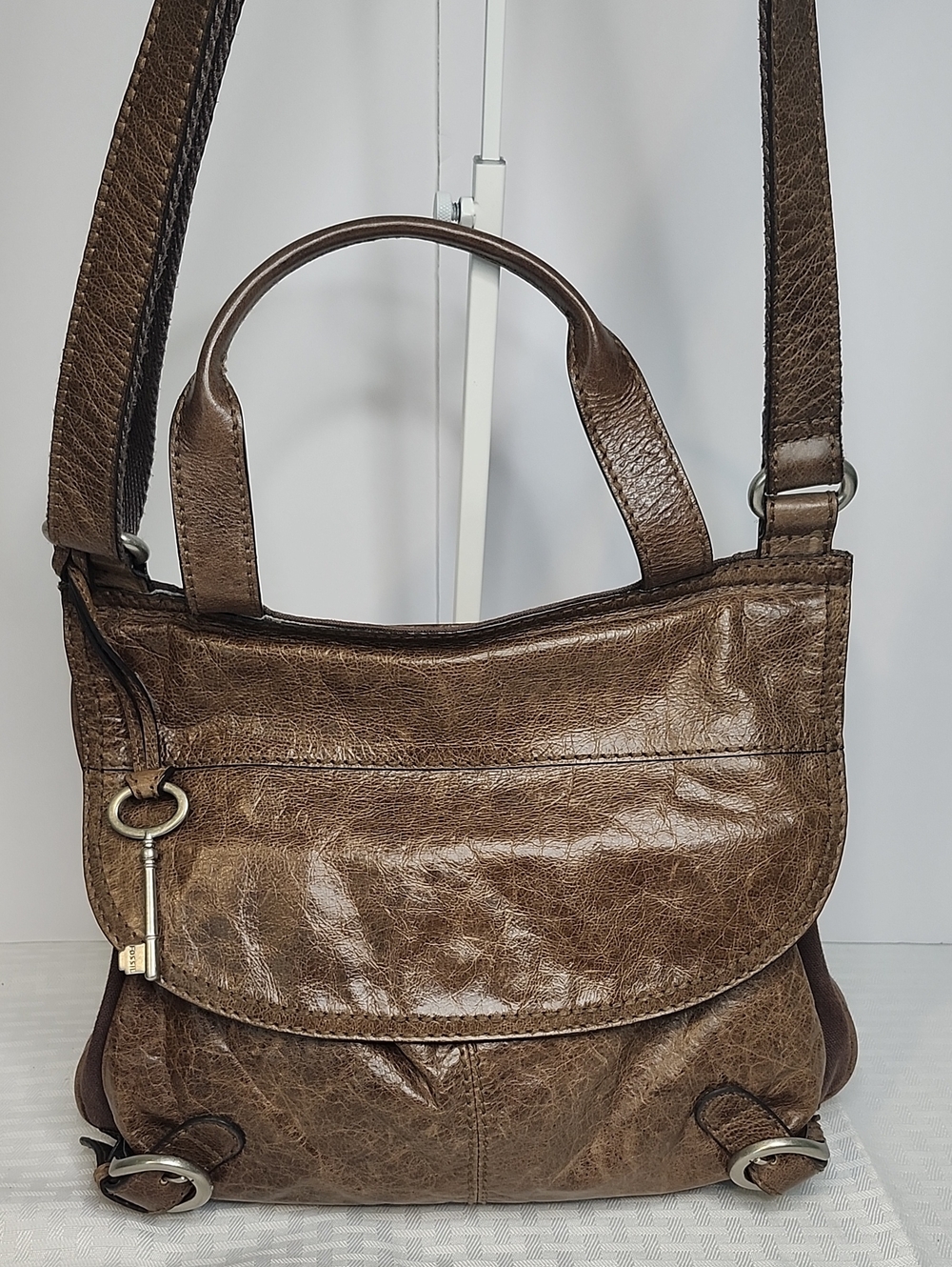 Fossil Long Live Vintage Leather Crossbody Key Charm
